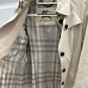 Burberry Short-Mid Trench Coat Jacket - Women’s U.S. 4